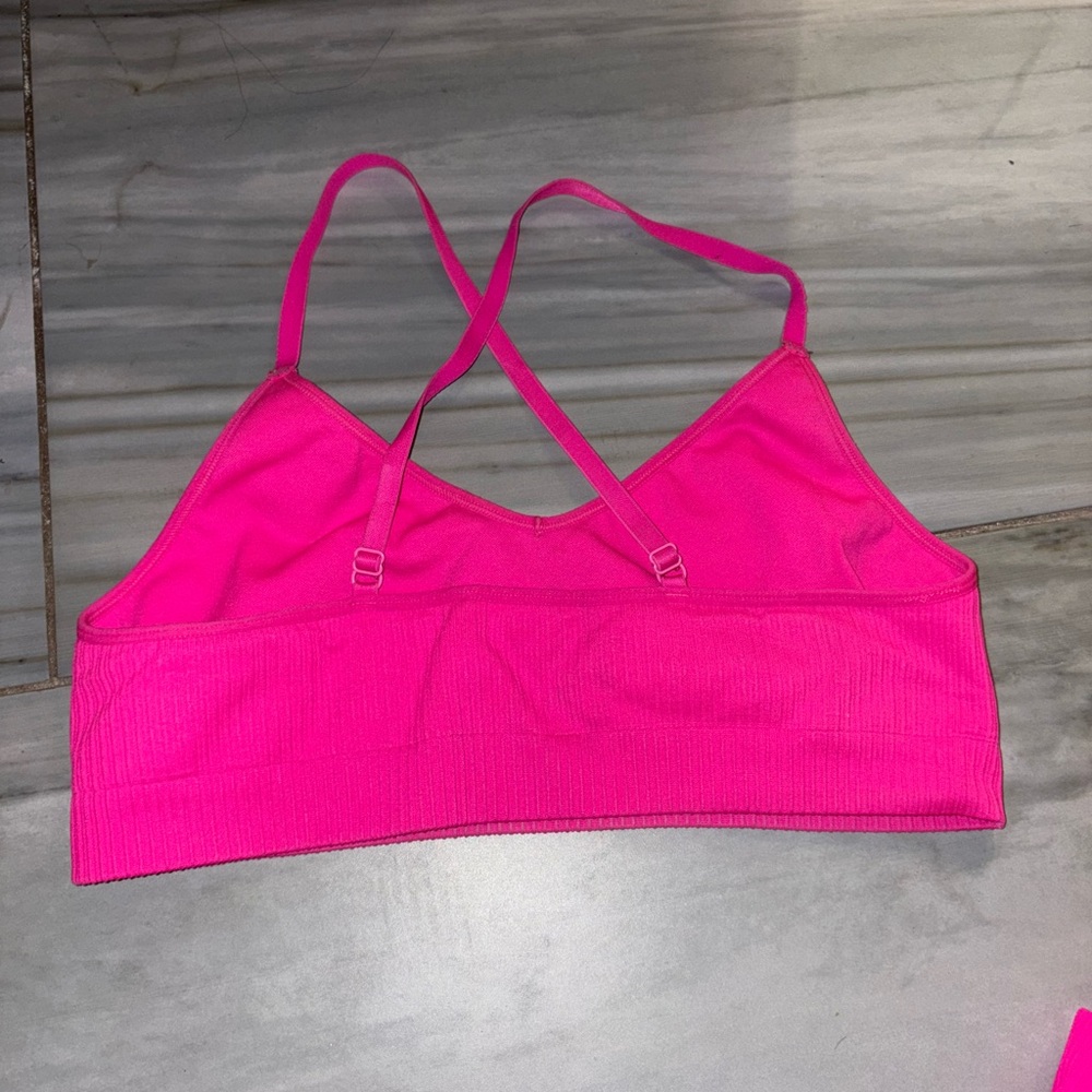 Good American Pink Sports Bra and Leggings Set - Picture 5 of 8